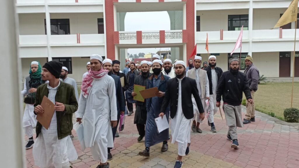 مرکز المعارف ممبئی کے دو سالہ ڈپلومہ کے لئے تحریری امتحان منعقد، اسلامیہ ڈگری کالج دیوبند میں منعقد امتحان میں ملک بھر کے پانچ سو طلبہ ہوئے شریک