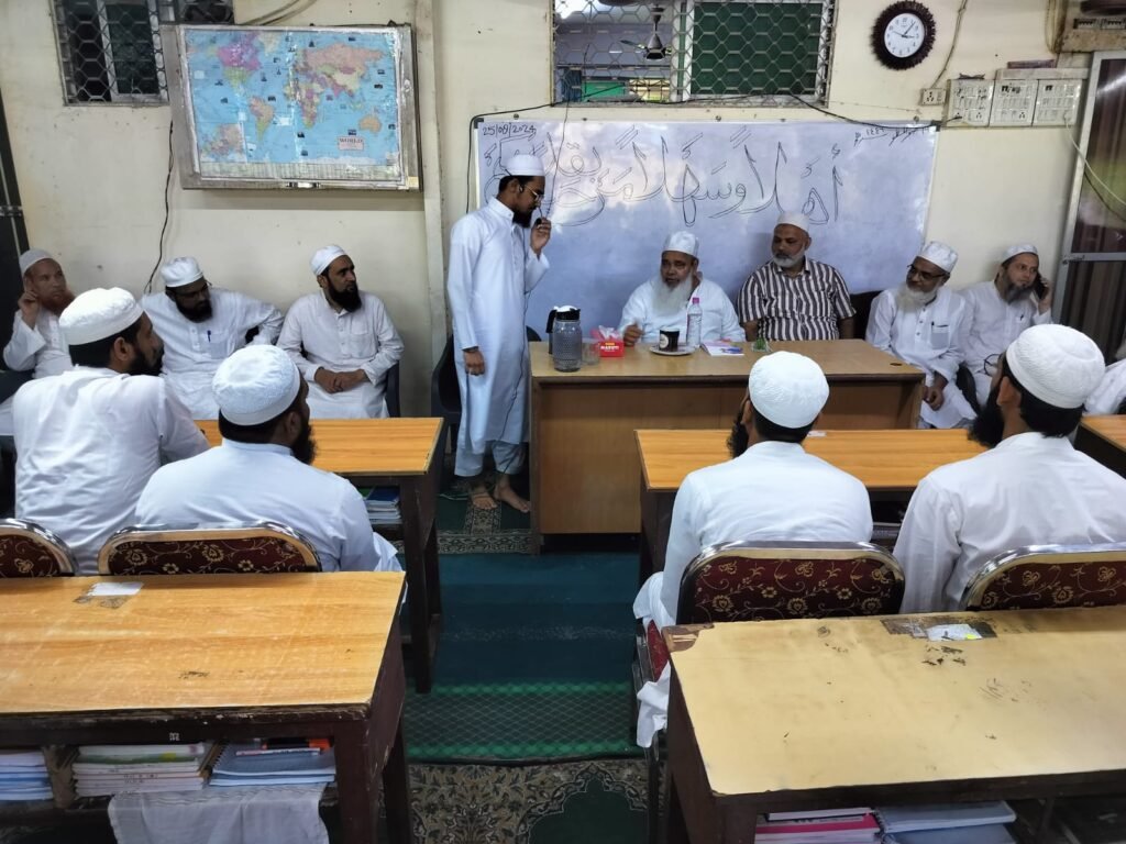 اپنے گھر میں لگی ہے آگ لیکن فکر ہے دوسروں کی یار