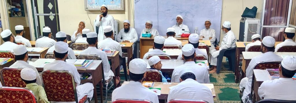 شیخ محمد یحییٰ باسکندی کی مرکز المعارف، ممبئی آمد؛ طلبہ سے خطاب، تعلیم، تزکیہ اور تعلق مع اللہ کی اہمیت پر زور